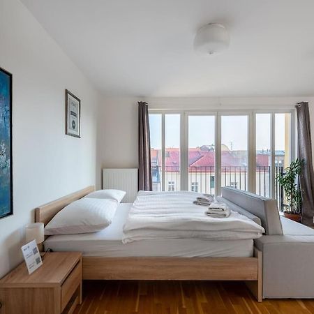 Sunny Safron Apartment Prága Kültér fotó