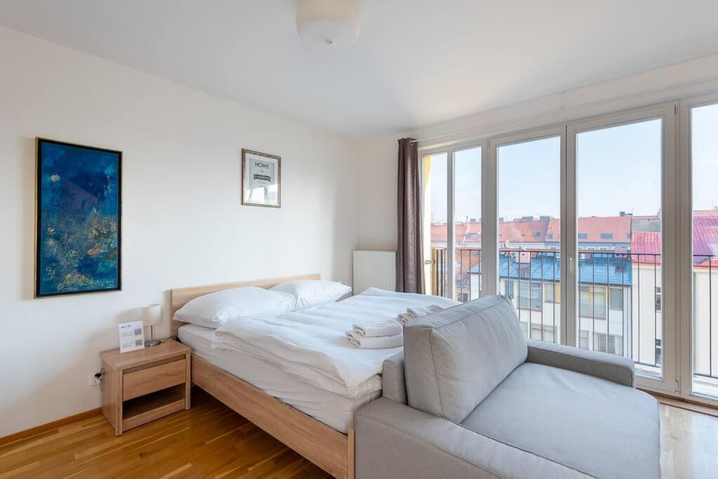 Sunny Safron Apartment Prága Kültér fotó