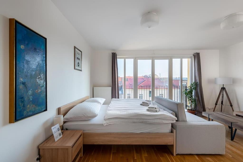 Sunny Safron Apartment Prága Kültér fotó