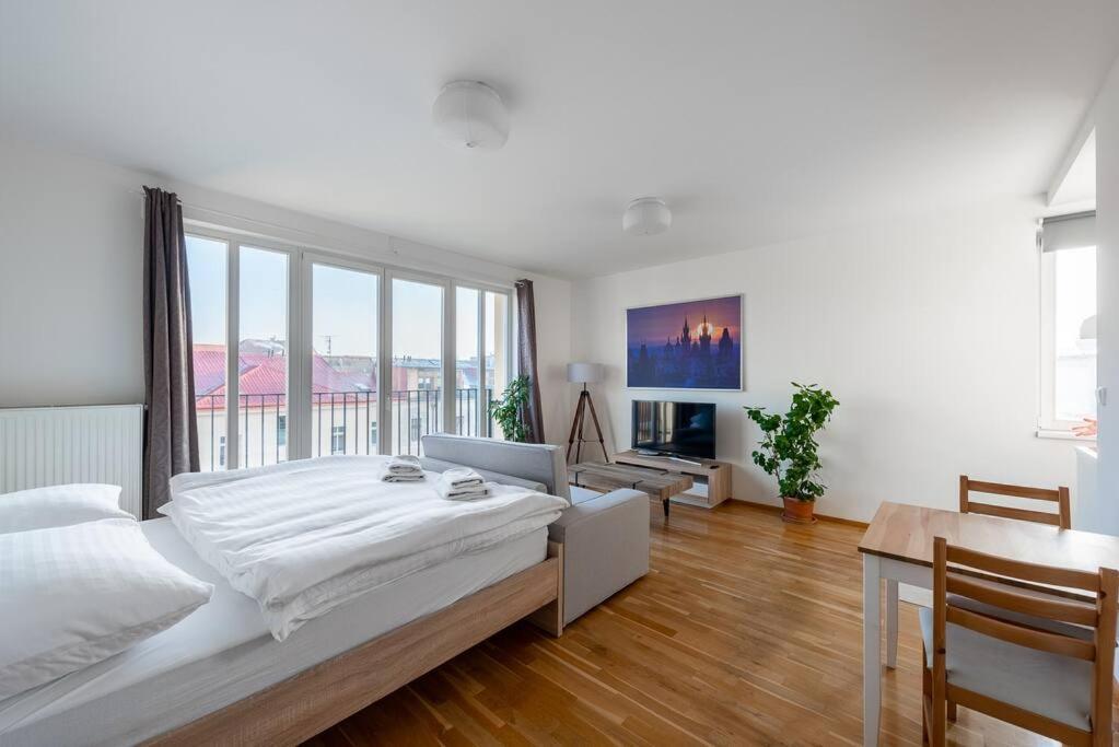 Sunny Safron Apartment Prága Kültér fotó