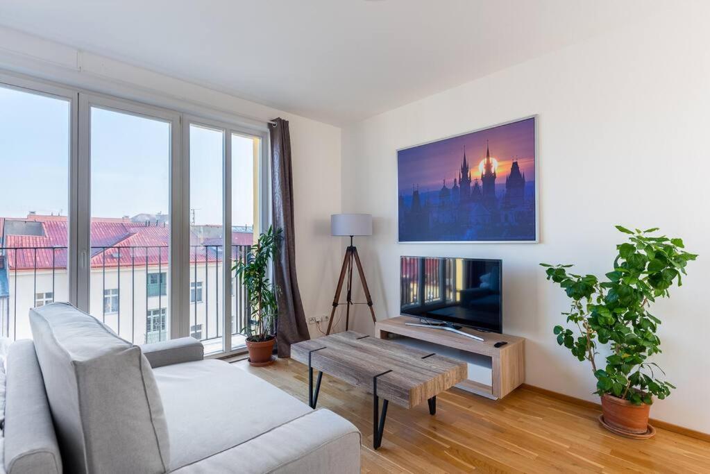 Sunny Safron Apartment Prága Kültér fotó