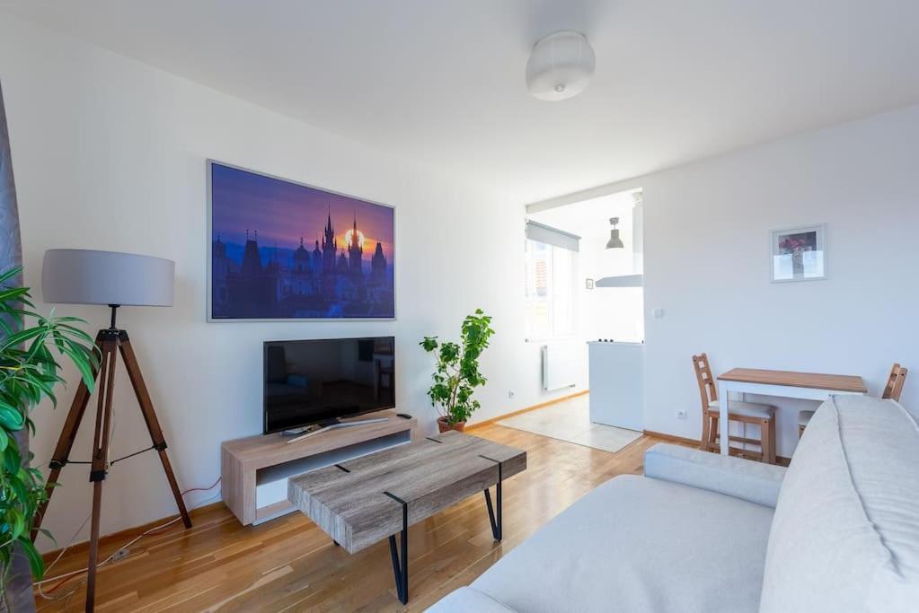 Sunny Safron Apartment Prága Kültér fotó